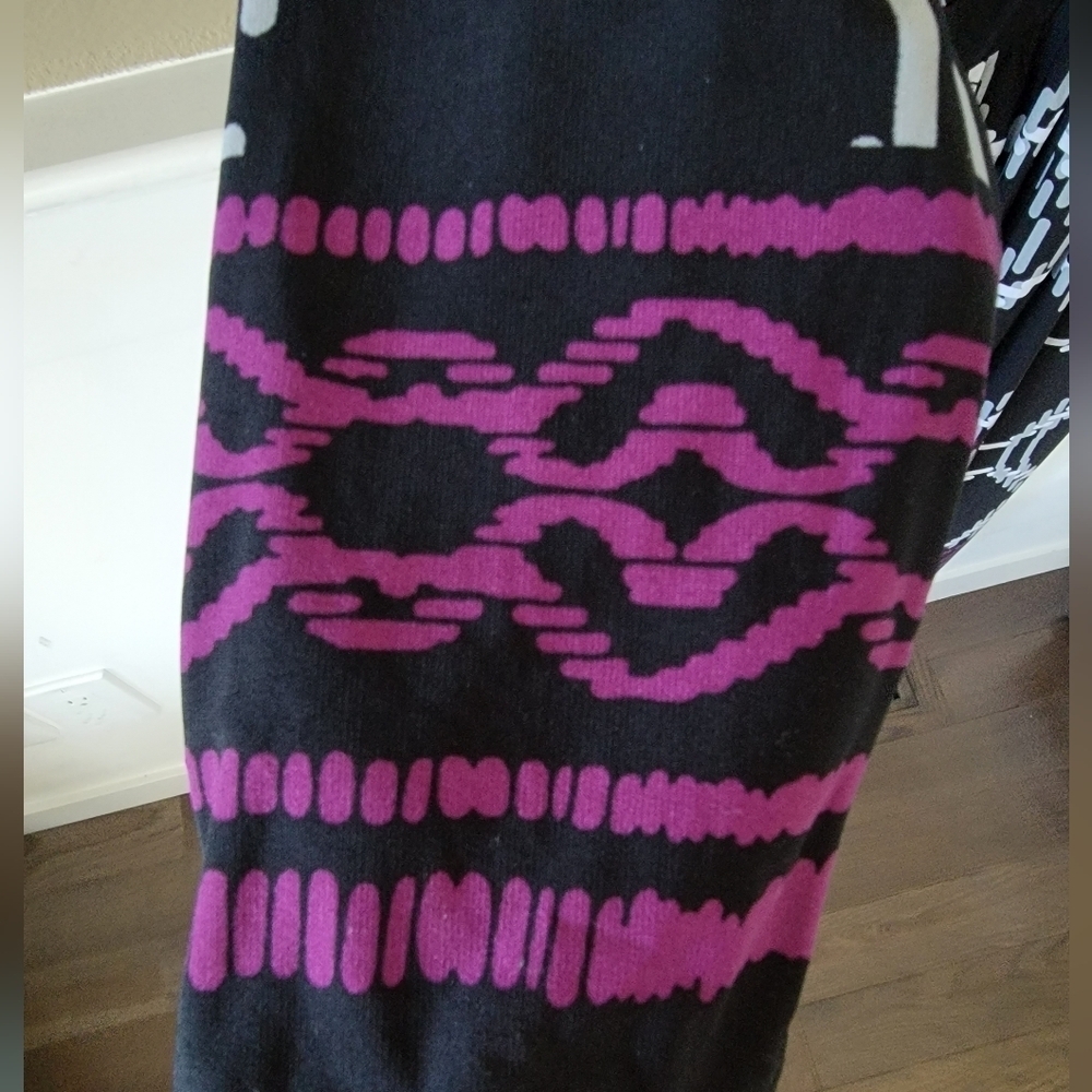 Liz Lange Maternity Dress, Black/White/Light Grey/Purple, Size‎ Medium - Picture 3 of 4